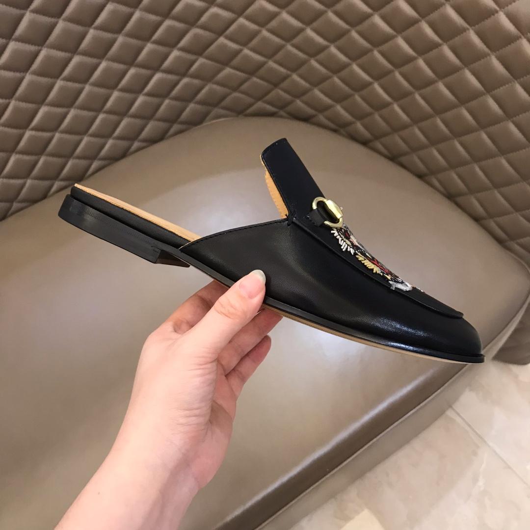 GUCCI SLIPPER WITH TIGER