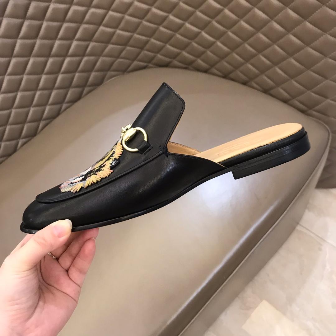 GUCCI SLIPPER WITH TIGER
