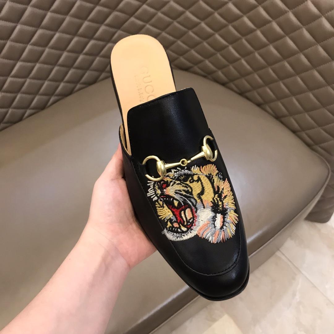 GUCCI SLIPPER WITH TIGER