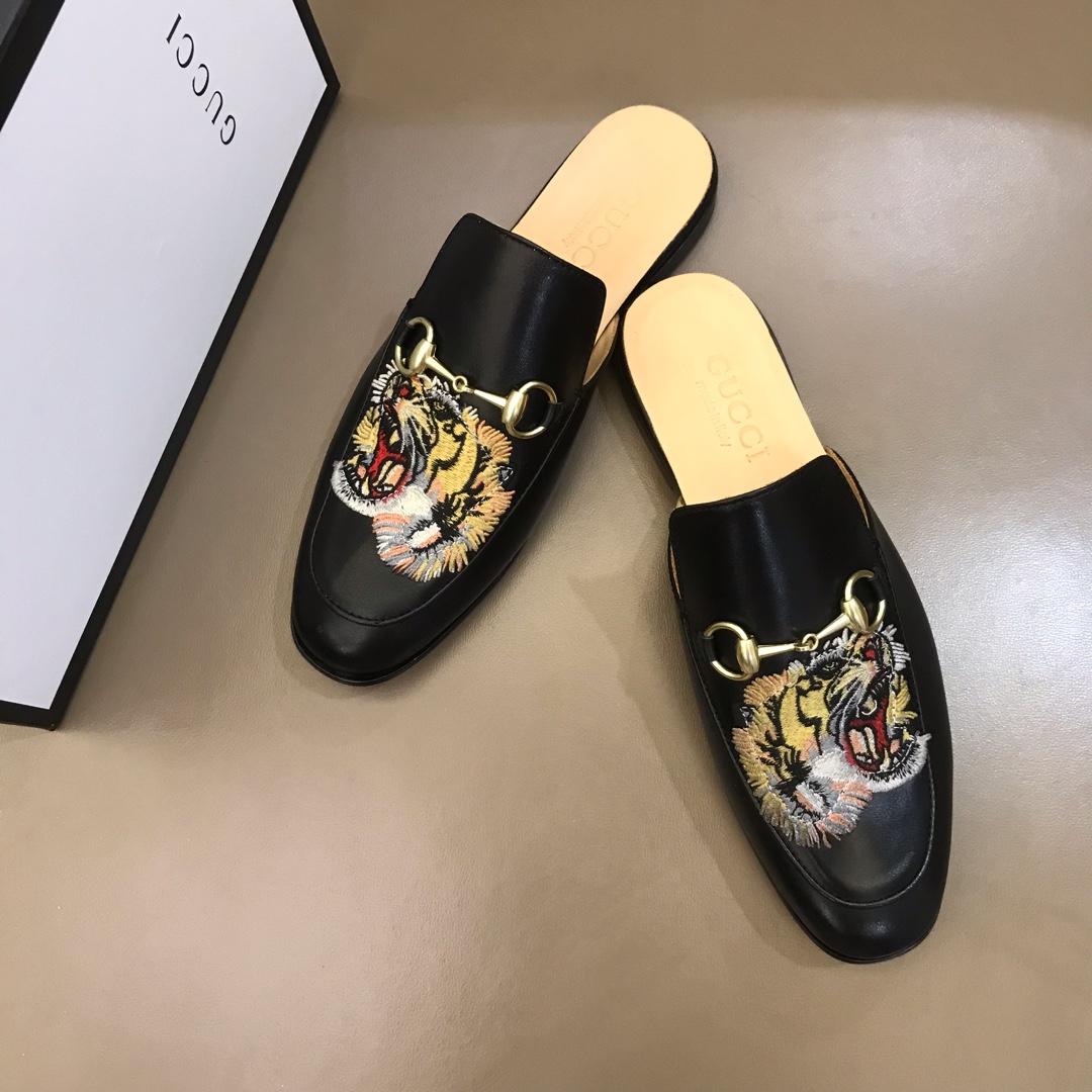 GUCCI SLIPPER WITH TIGER