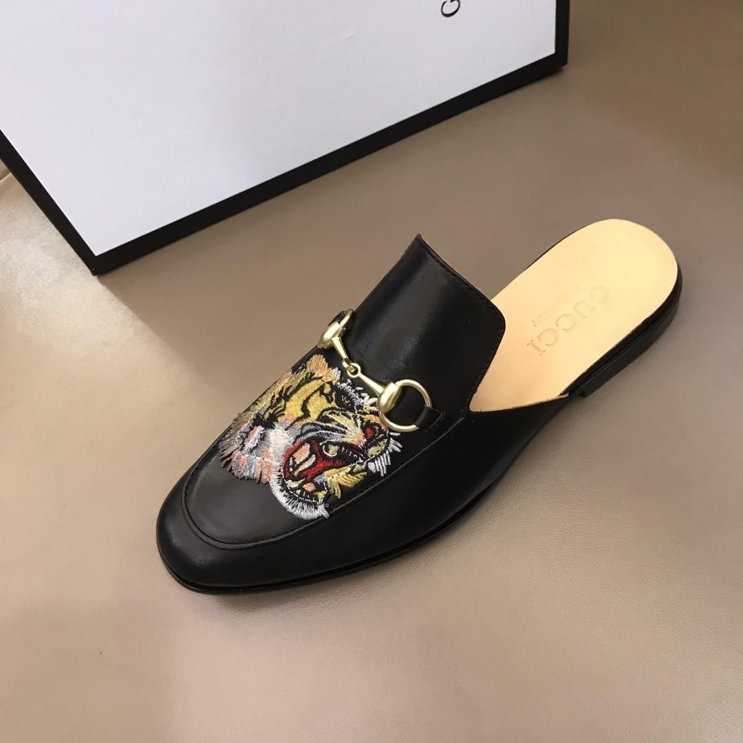 GUCCI SLIPPER WITH TIGER