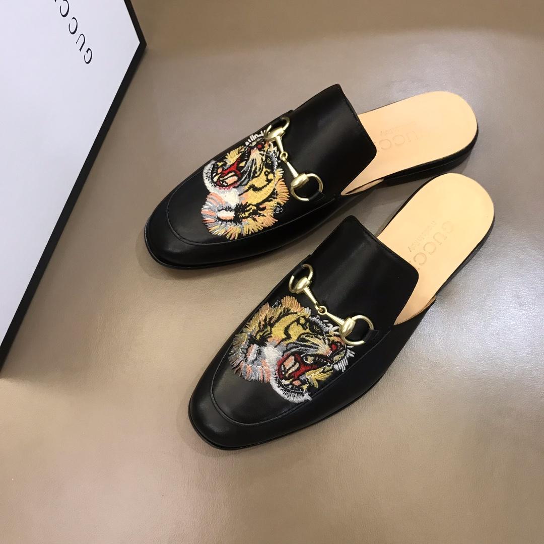 GUCCI SLIPPER WITH TIGER