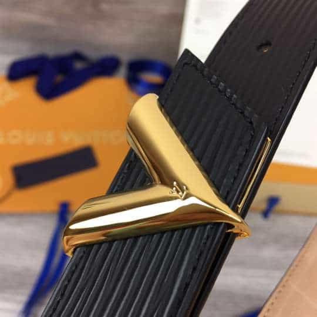 LOUIS VUITTON BLACK EPI LEATHER ESSENTIAL V BELT