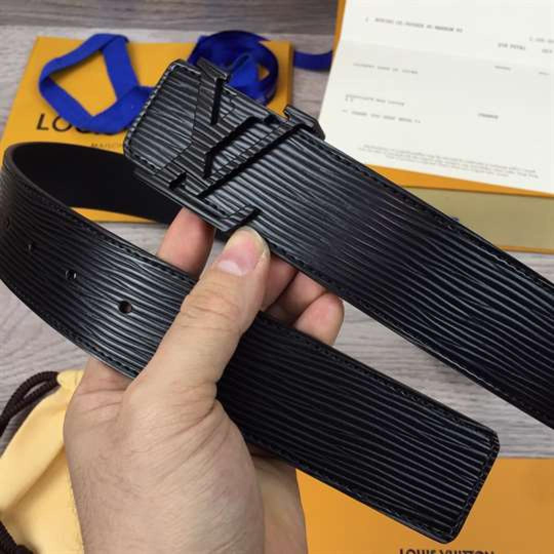 LOUIS VUITTON LV INITIALES 40MM EPI LEATHER