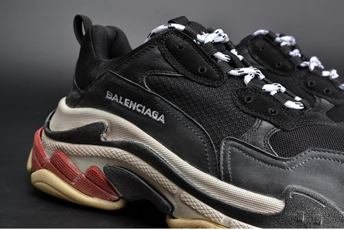 BALENCIAGA 17FW TRIPLE S TRAINER BLACK/ RED MENS